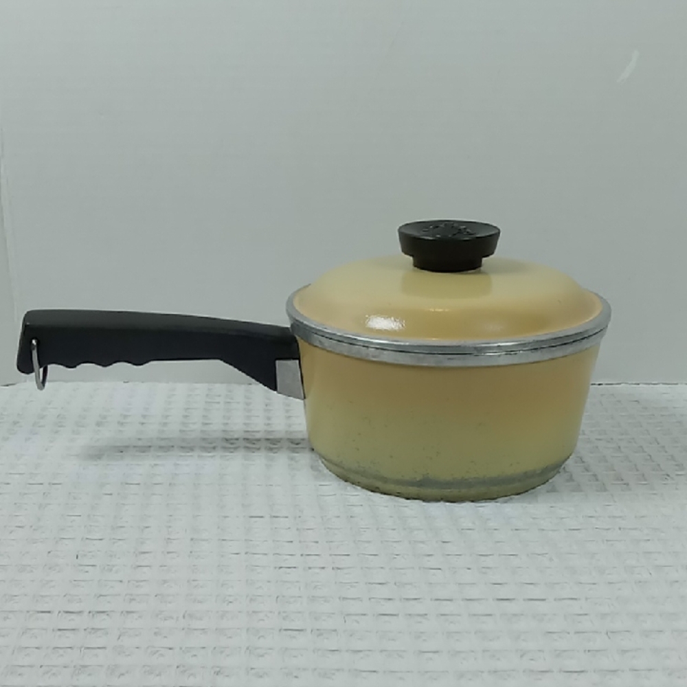 Vintage Club Aluminum 1.5 Qt Saucepan With Lid Harvest Yellow Gold